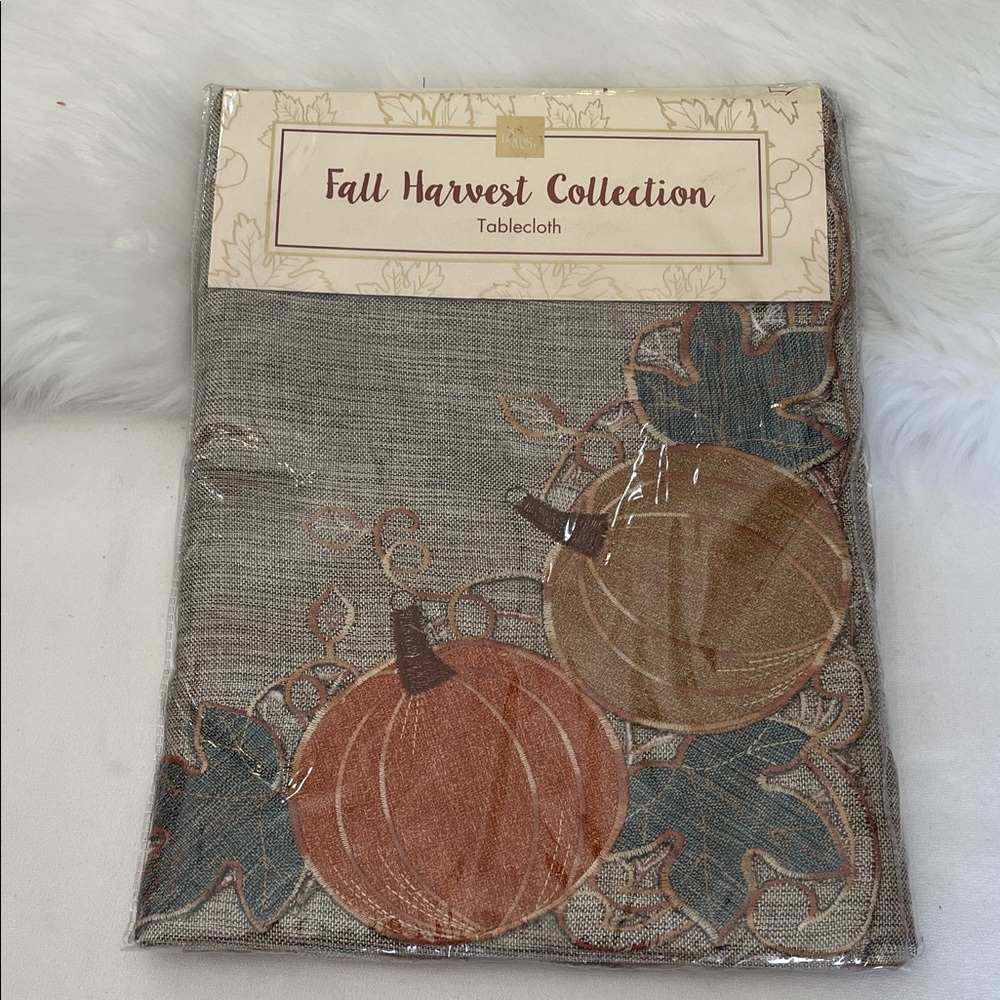 Home wear Fall Harvest Collection Pumpkin Gardenia 60” x 84” Tablecloth. NWT.